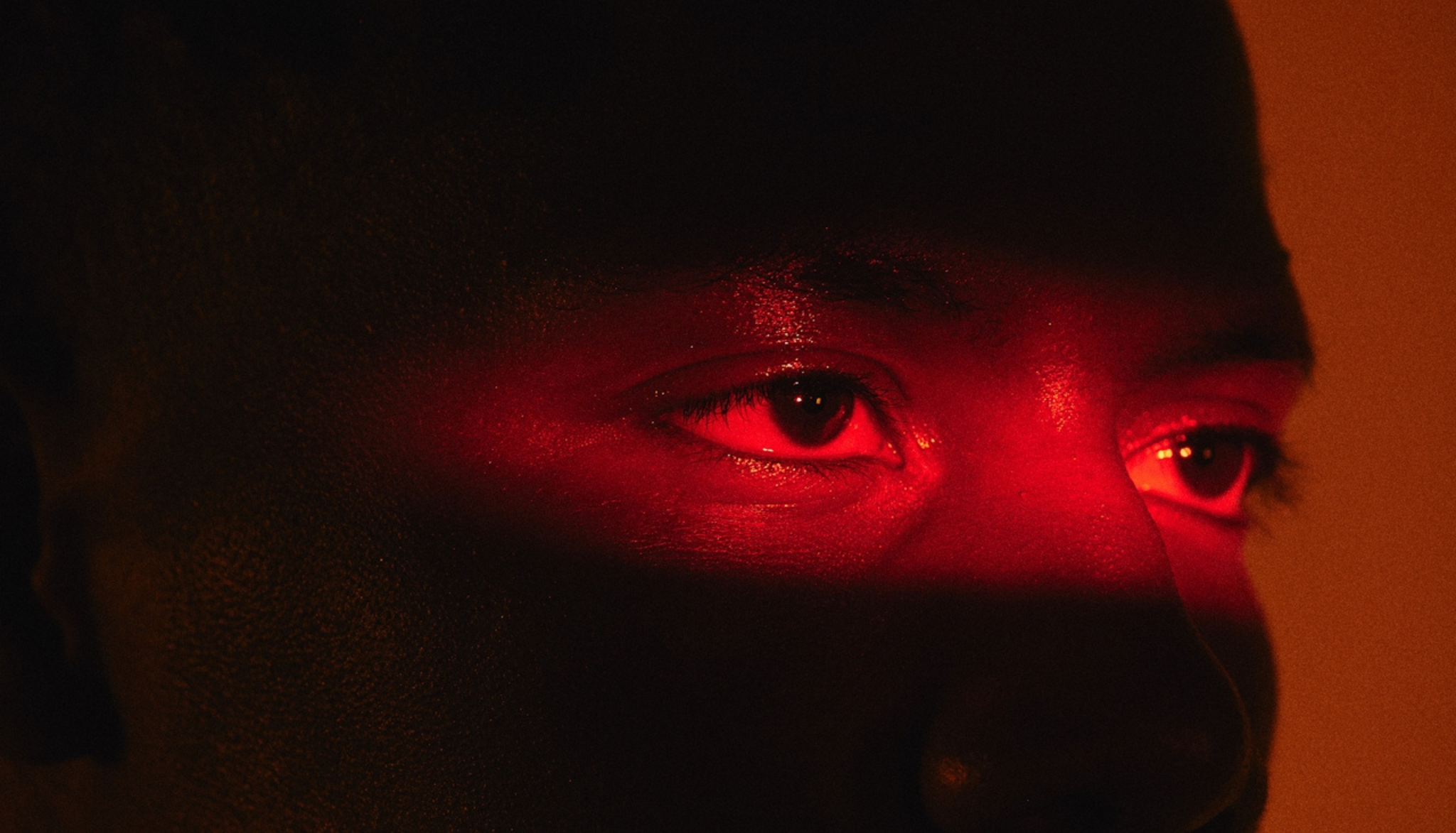 Red Light Therapy and Stress: Can a Lamp Really Lift Your Mood?