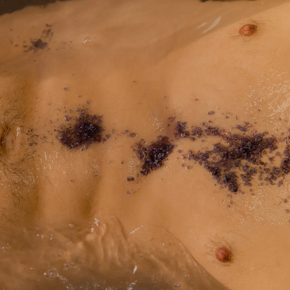 Body_floating_in_water_with_dark_salt_crystals_on_the_skin._Flotation_therapy_with_magnesium_salts_for_muscle_recovery_and_calm